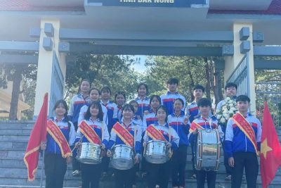 LIÊN ĐỘI TRƯỜNG THCS NGUYỄN CHÍ THANH DÂNG HƯƠNG CÁC ANH HÙNG LIỆT SĨ NHÂN NGÀY 22/12.